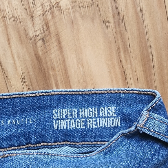 New York Rewash Super High-Rise Distressed Shorts Size 7/ 28 - Picture 5 of 6